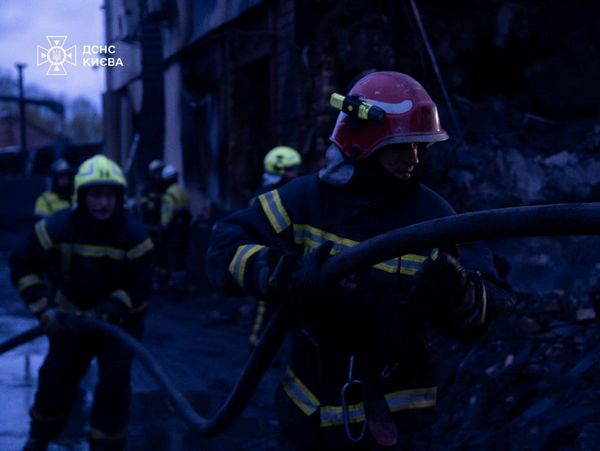 1137-й день війни: в Кривому Розі прощаються із загиблими, в Києві рятувальники продовжують розбирати завали після російської атаки