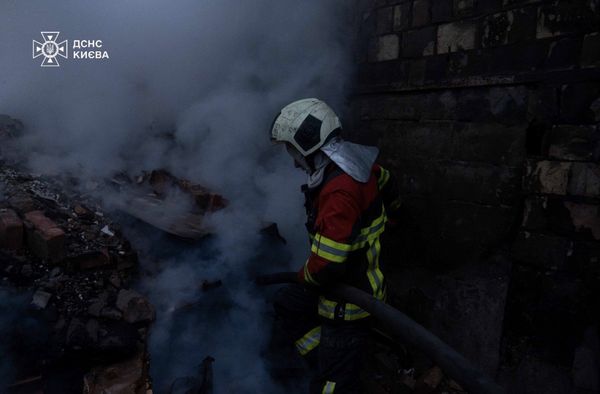 1137-й день війни: в Кривому Розі прощаються із загиблими, в Києві рятувальники продовжують розбирати завали після російської атаки