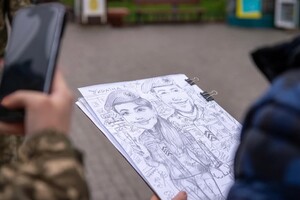 Художник-карикатурист из Одессы передал шаржи на передовую