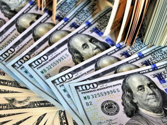 Курс долара в Україні: яким він буде в середині квітня