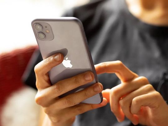 Мита Трампа на імпорт: чи подорожчають для українців техніка Apple та айфони