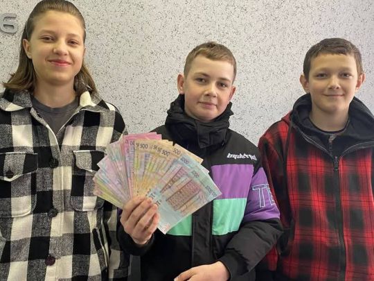 «Найкраща подяка, коли пишуть військові»: як учні з Рівненської області велопробігами наближають перемогу