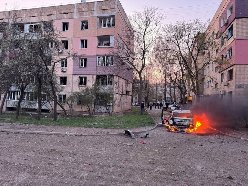 Росіяни завдали удару баллістикою по центру Кривого Рогу — поряд з дитячим майданчиком: багато загиблих (фото, відео)