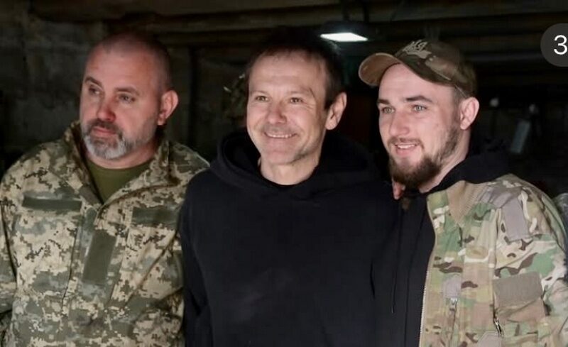 &laquo;Вибачайте&raquo;: Вакарчук про гроші, зароблені під час військової служби