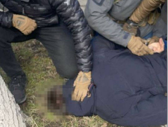 «Зливав» ворогу локації ЗСУ: на Сумщині затримали заступника директора навчального закладу