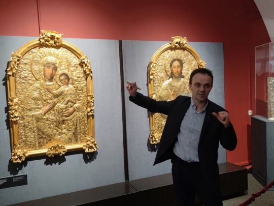 Герб Мазепи на окладі ікони майже три століття ховали під двоголовим птахом: чому так сталося