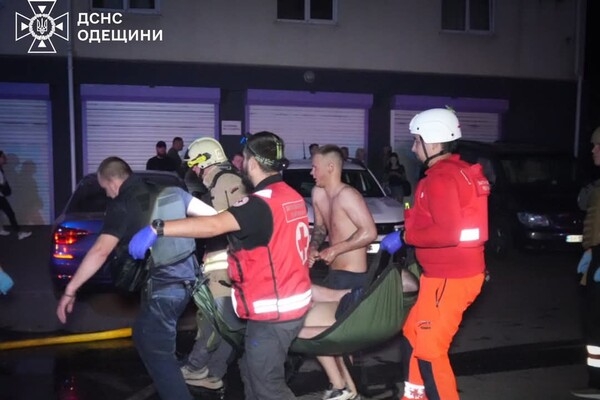 Ночной обстрел Одессы: погибли супруги, среди пострадавших дети