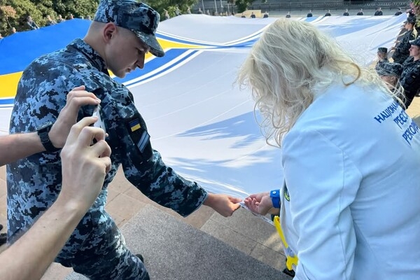 День ВМС Украины: на Потемкинской лестнице в Одессе установили национальный рекорд