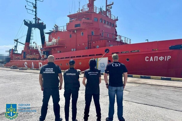 Захват судна "Сапфир" в Одесской области: командиров российских кораблей подозревают в военных преступлениях
