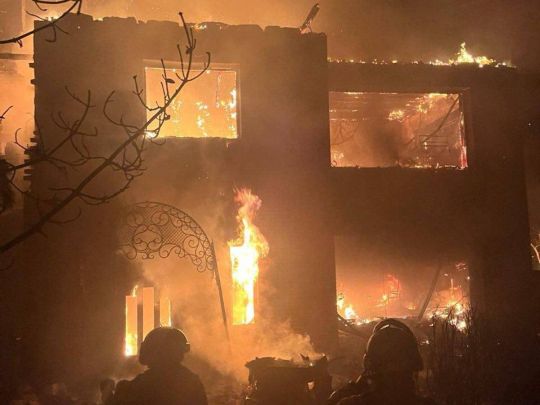Вночі ворог атакував приватний сектор Запоріжжя: пожежники борються з&nbsp;вогнем (фото, відео)