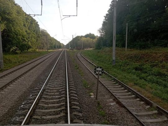 Росіяни обстріляли залізницю: низка потягів затримується