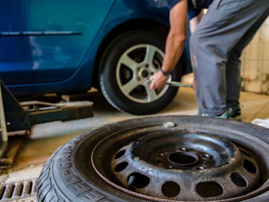 Тільки без поспіху: автоексперти назвали чотири мінуси передчасної заміни шин на&nbsp;зимові