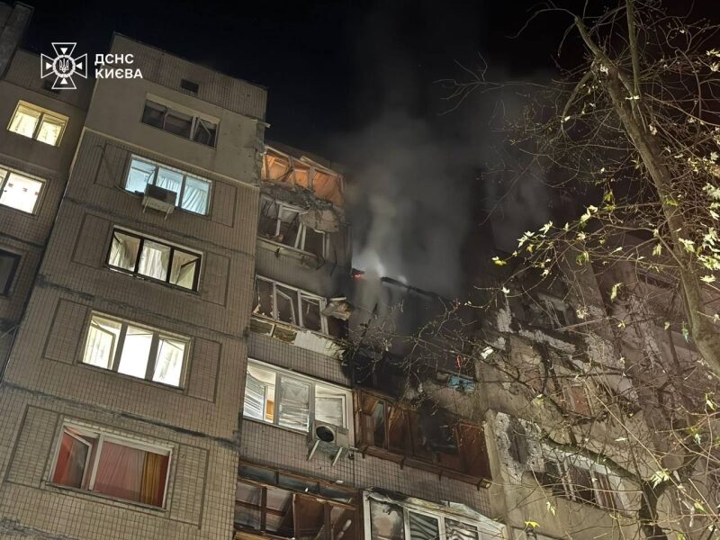 Комплексний нічний удар по&nbsp;Києву: пошкоджено багато житлових будинків, є&nbsp;жертви (фото, відео)
