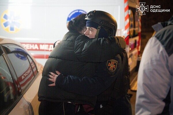Пожар в доме и повреждение лицея: последствия вечернего обстрела Одессы