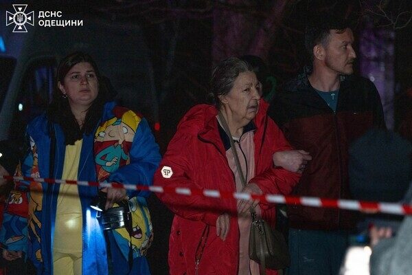 В квартирах заблокировало людей, есть пострадавшие: последствия ночной атаки БпЛА на Одессу (обновлено)