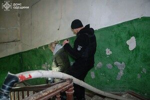 Пожар в доме и повреждение лицея: последствия вечернего обстрела Одессы