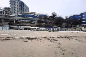 Загрязнение на пляже "Чайка" в Одессе: в море несколько месяцев стекали стоковые воды