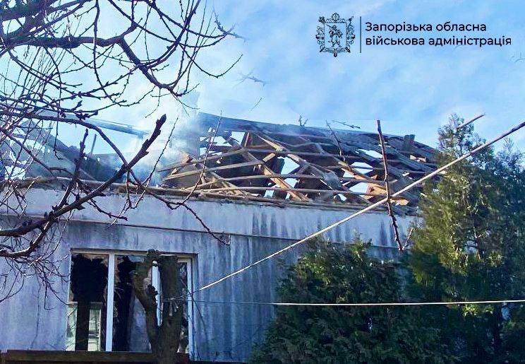 Влучання у&nbsp;багатоповерхівку, горять автівки, є&nbsp;загиблі: росія завдала чергових ударів по&nbsp;Україні (фото)