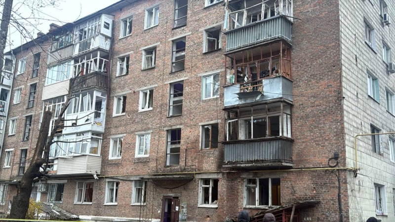 Влучання у&nbsp;багатоповерхівку, горять автівки, є&nbsp;загиблі: росія завдала чергових ударів по&nbsp;Україні (фото)