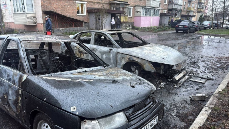 Влучання у&nbsp;багатоповерхівку, горять автівки, є&nbsp;загиблі: росія завдала чергових ударів по&nbsp;Україні (фото)