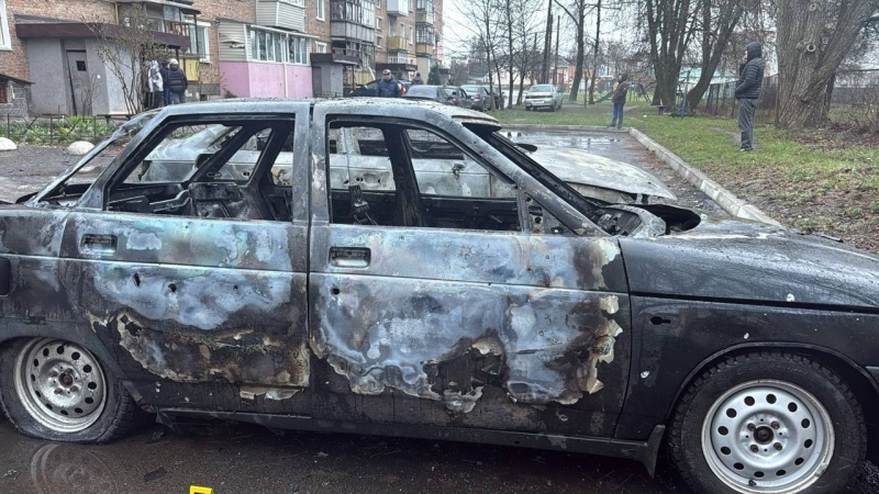 Влучання у&nbsp;багатоповерхівку, горять автівки, є&nbsp;загиблі: росія завдала чергових ударів по&nbsp;Україні (фото)