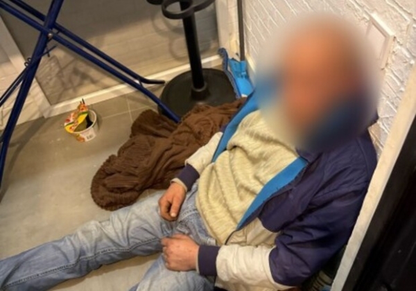 Одевали собачий ошейник и требовали деньги: в Одесской области молодые люди держали в неволе мужчину