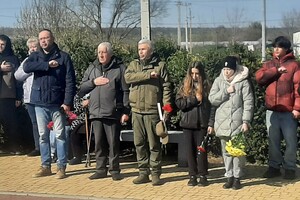 Чествование памяти защитников Украины: под Одессой открыли Аллею Героев