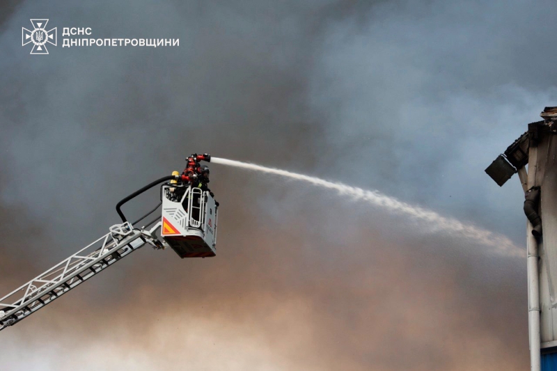 Росіяни «денацифікували» ракетою склад із памперсами у Дніпрі (фото, відео)